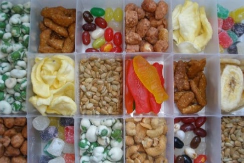 Organize your snacks - 20 Easy DIY Ideas and Tips for a Perfectly Organized Car