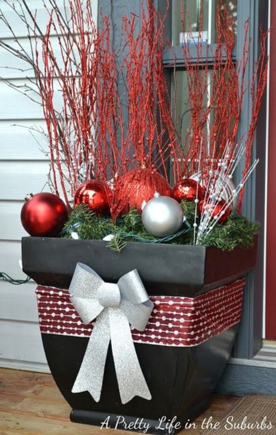 60 Beautifully Festive Ways to Decorate Your Porch for Christmas Page