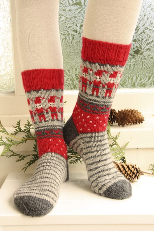 16 Adorable Knitted Christmas Socks and Gloves With Free Patterns