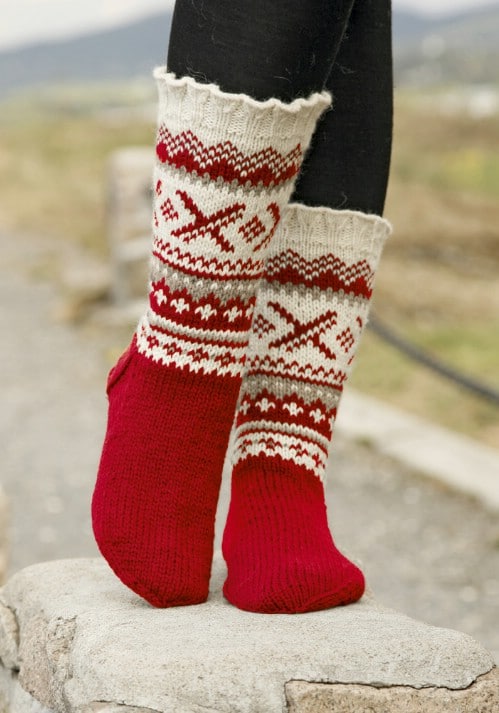16 Adorable Knitted Christmas Socks and Gloves With Free Patterns