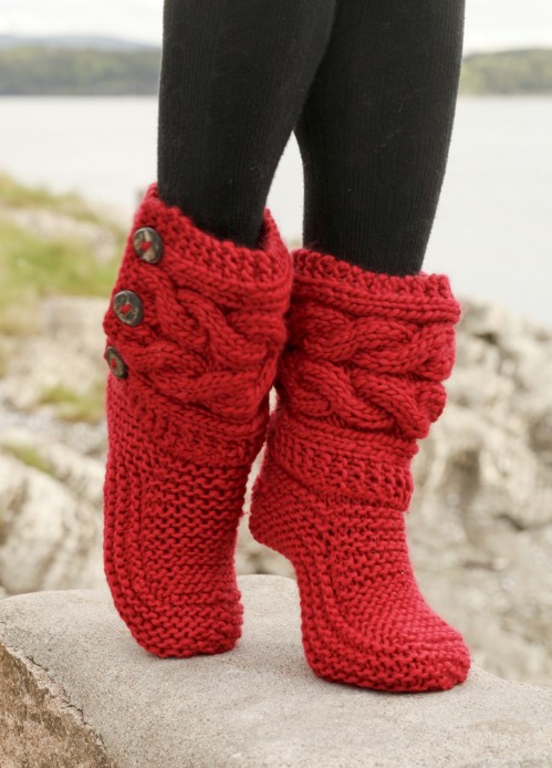 16 Adorable Knitted Christmas Socks and Gloves With Free Patterns