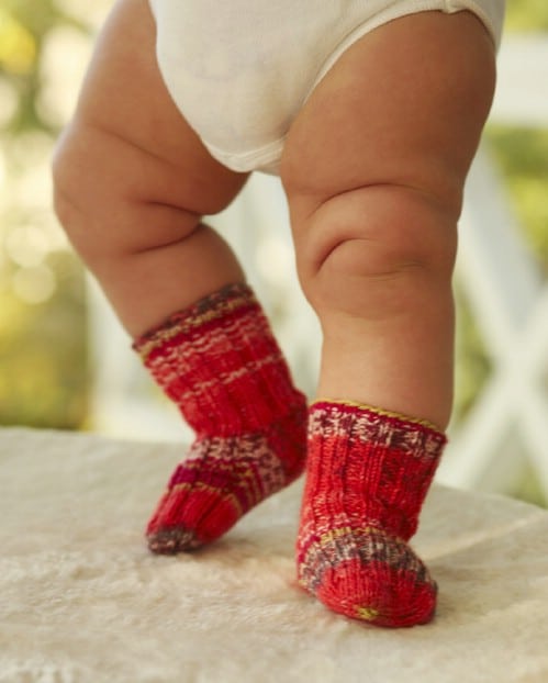 16 Adorable Knitted Christmas Socks and Gloves With Free Patterns