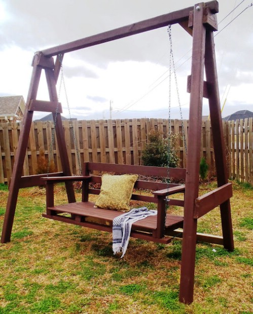 Exciting Outdoor DIY: Brilliant Swinging Benches for ...