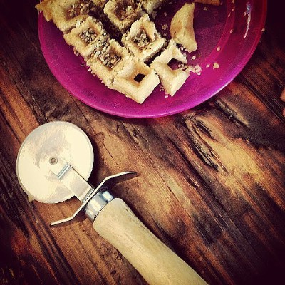 Pizza cutter baby food hack