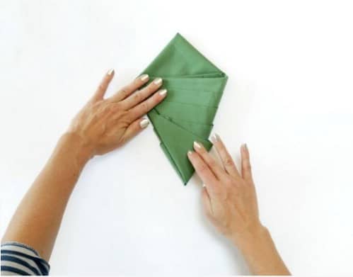 Amazing Folding Technique Turns Your Napkins into Christmas Trees {Steps}
