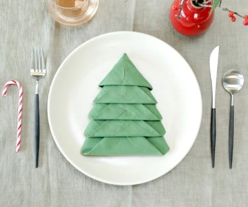 Amazing Folding Technique Turns Your Napkins into Christmas Trees {Steps}