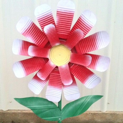 This Tin Can Flower Décor is Quirky and Beautiful