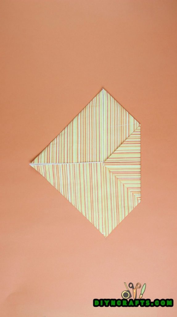 Image steps to create the Easter flower decoration: