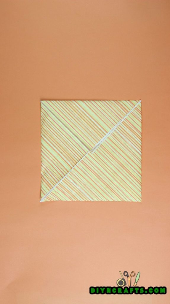 Image steps to create the Easter flower decoration: