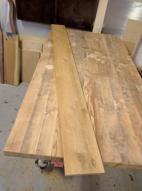 Steps on How to Create a Gorgeously Rustic Wooden Wine Bath Tray