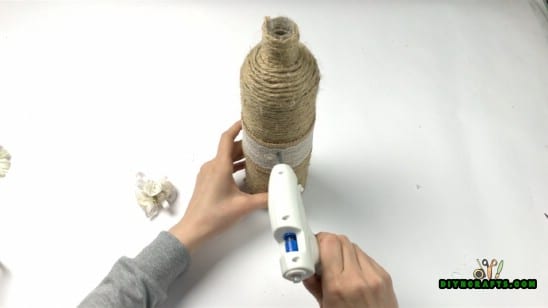 Decorating the bottle.