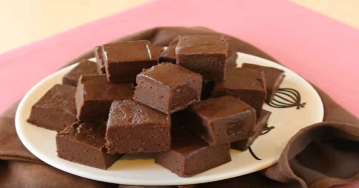 How to Make Chocolate Fudge in the Microwave DIY & Crafts