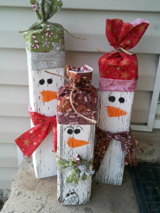 15 Beautiful DIY Recycled Wood Christmas Decorations