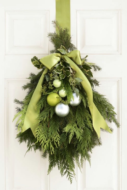 13 DIY Cozy Evergreen Christmas Decor Ideas